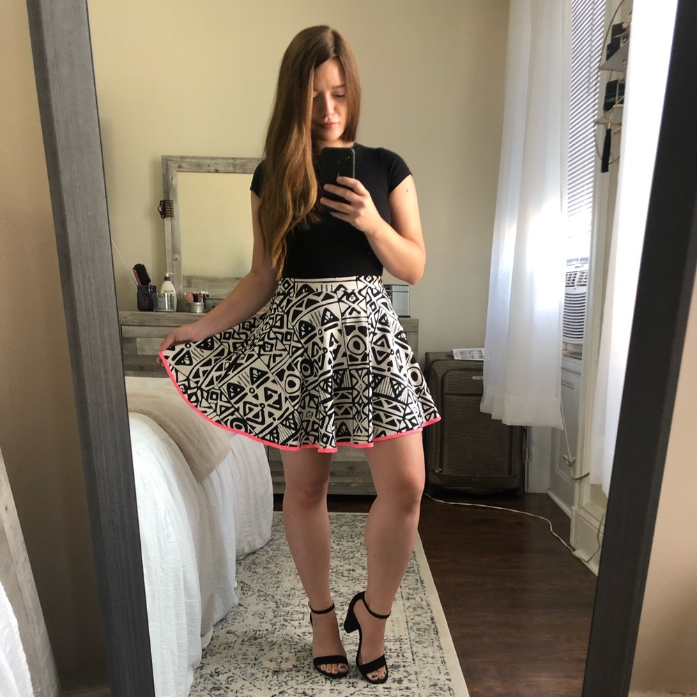 Sans Souci Black/Off White Skater Skirt Pink Trim